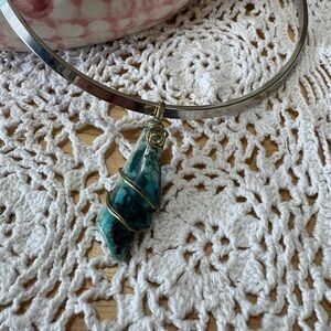 N215 Elegant Silver and Gold Wire Wrapped Stone Pendant Necklace